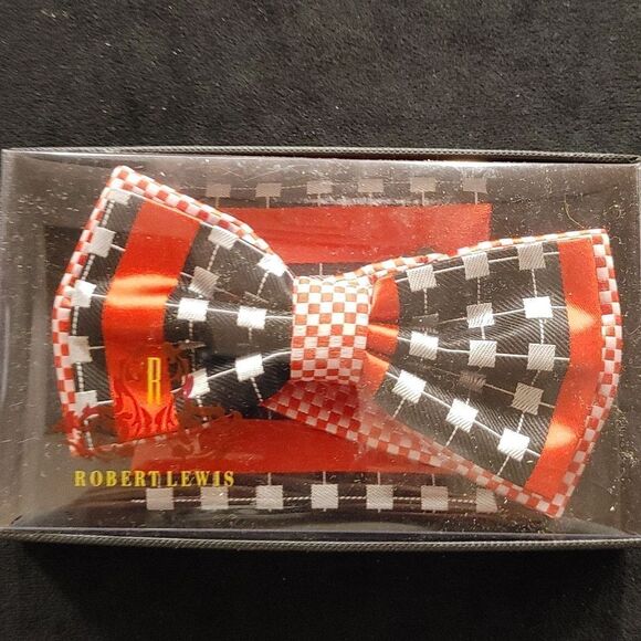 COPY - ROBERT LEWIS MEN'S BOWTIE AND POCKET SQUARE SET. - Picture 4 of 4